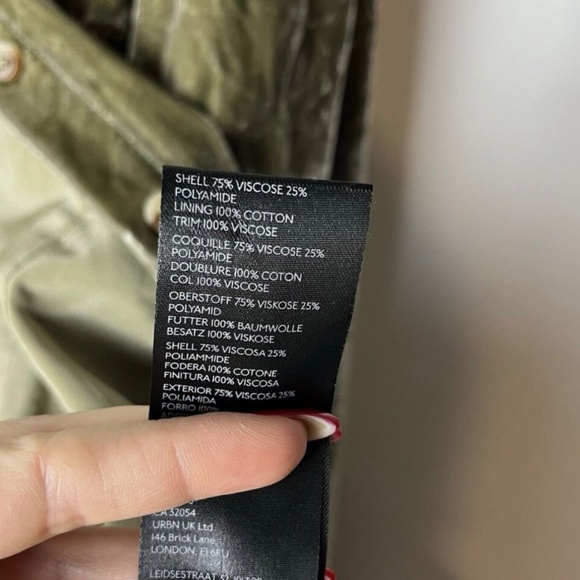 Stunning Hadley shirt by pilcro in a beautiful green-velvet. Nice drape and soft - Picture 4 of 7